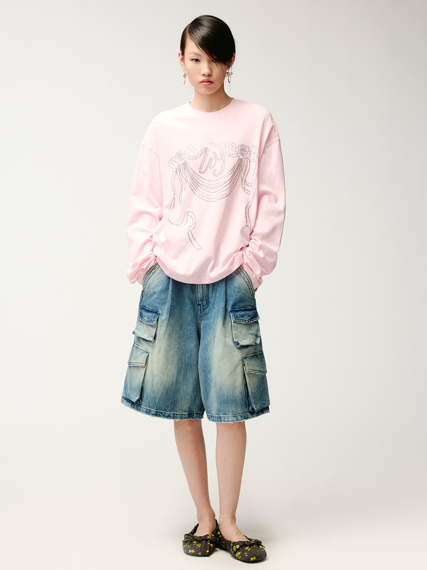 Rhinestone ribbon long sleeve T-shirt