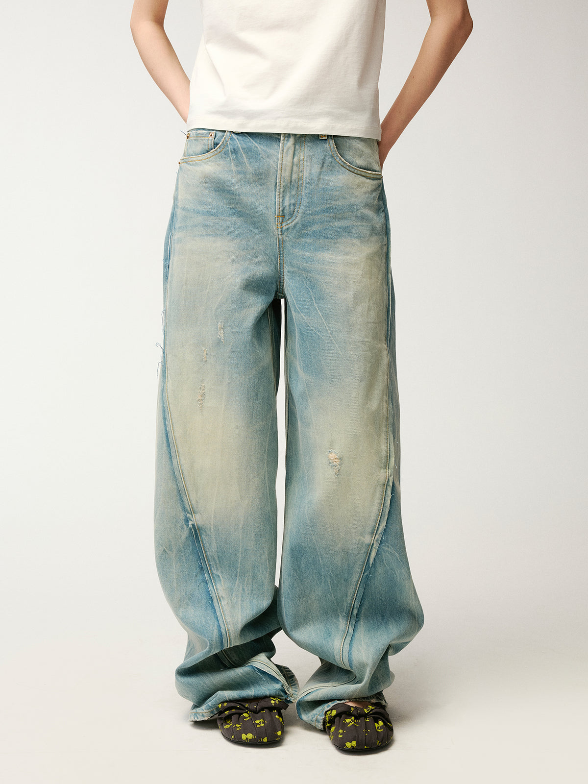 3D twisted seam jeans