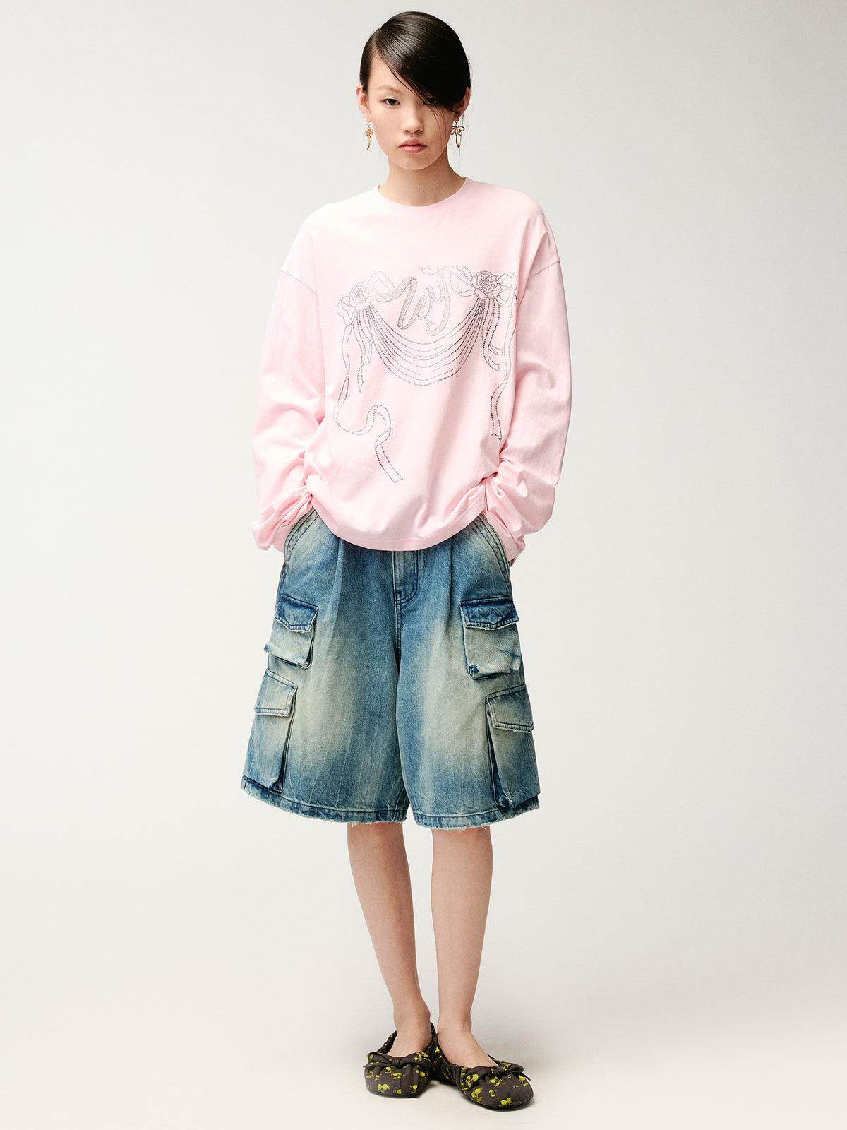 Multi-pocket denim cargo shorts