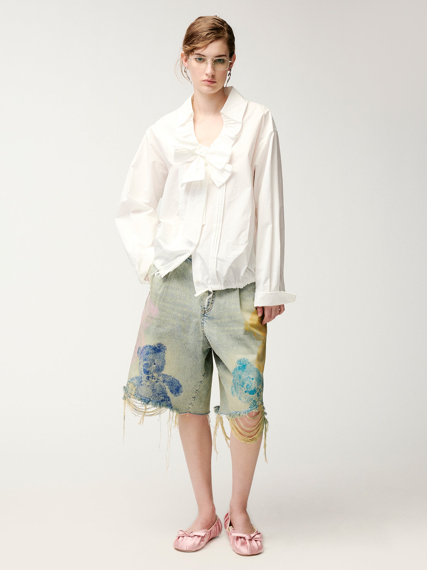 Bow-tie ruffle collar shirt