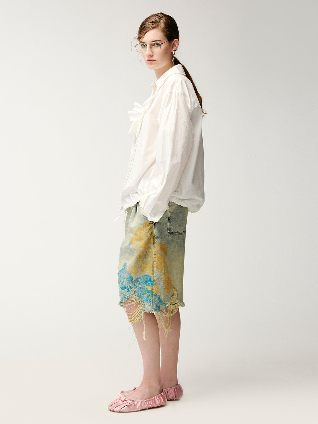 Bow-tie ruffle collar shirt