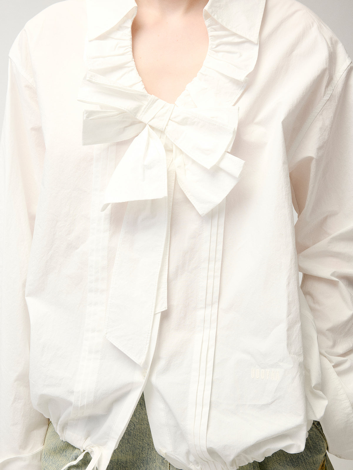Bow-tie ruffle collar shirt