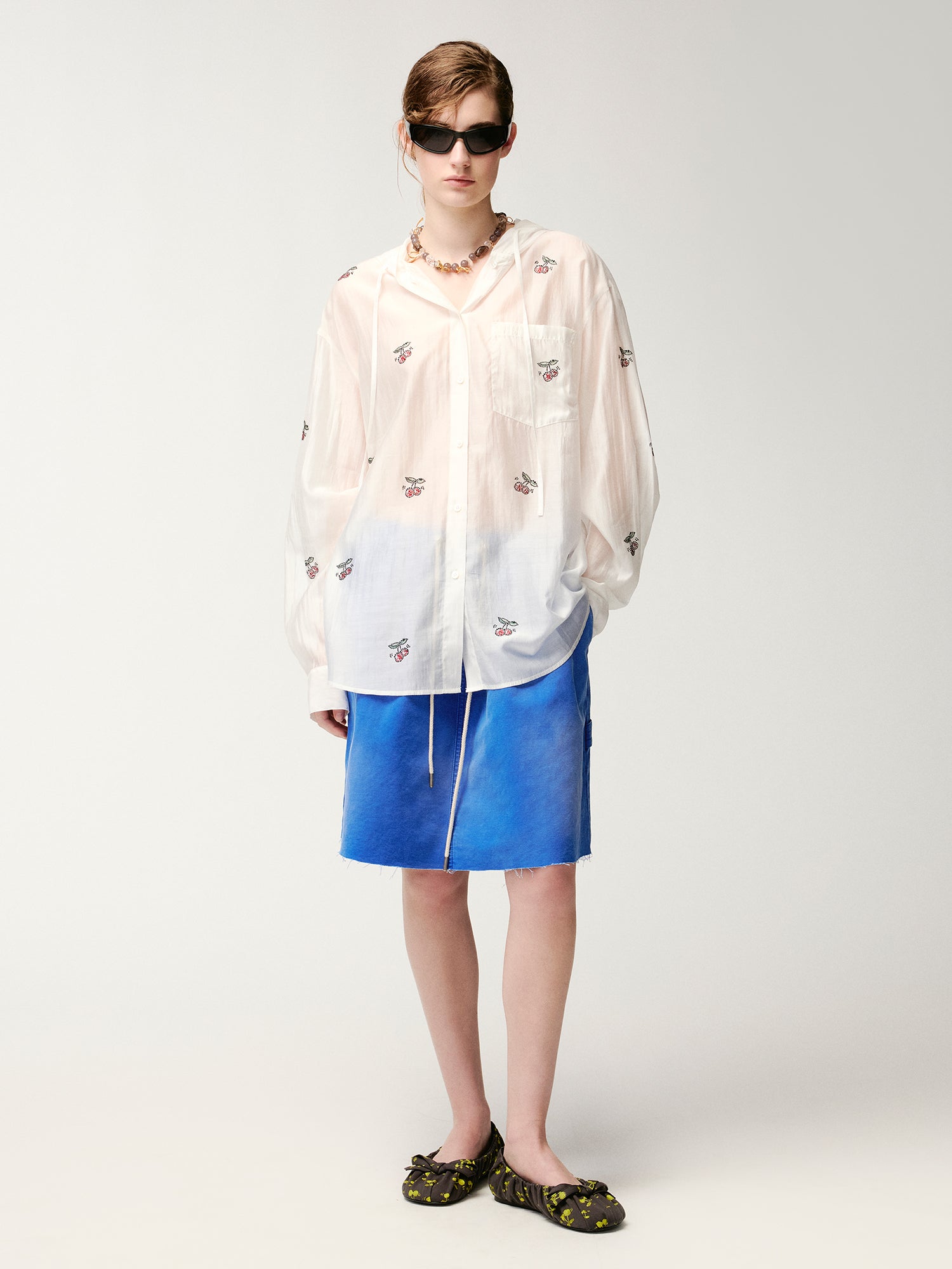 ラインストーン チェリーモチーフ フーデッドシャツ