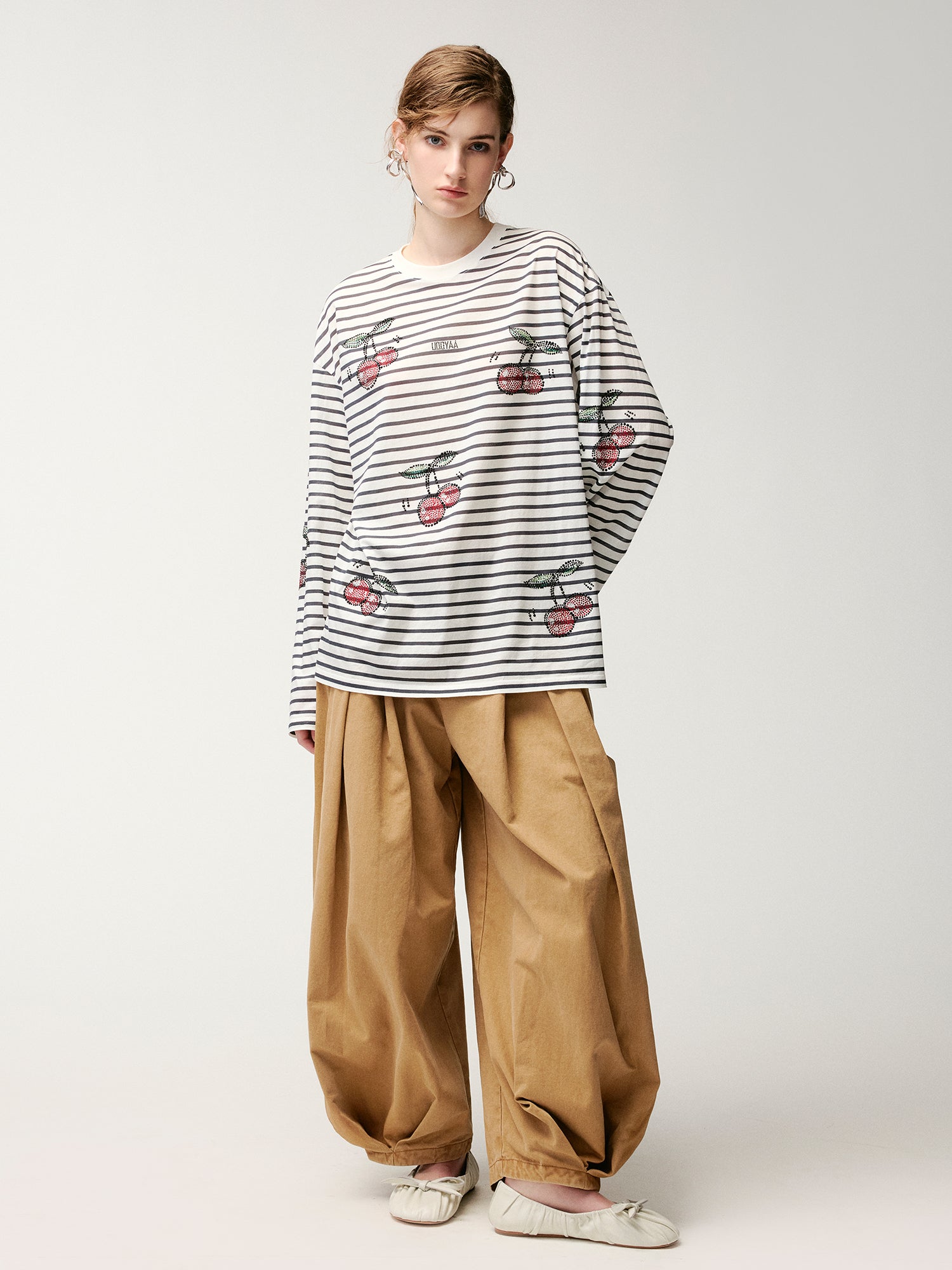 Rhinestone dynamic cherry striped long-sleeve T-shirt