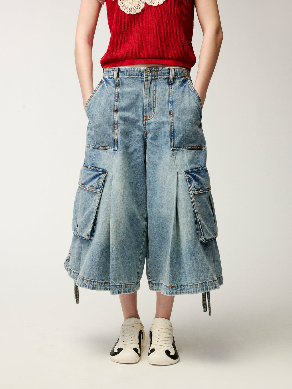 Multi-pocket pleated denim pants