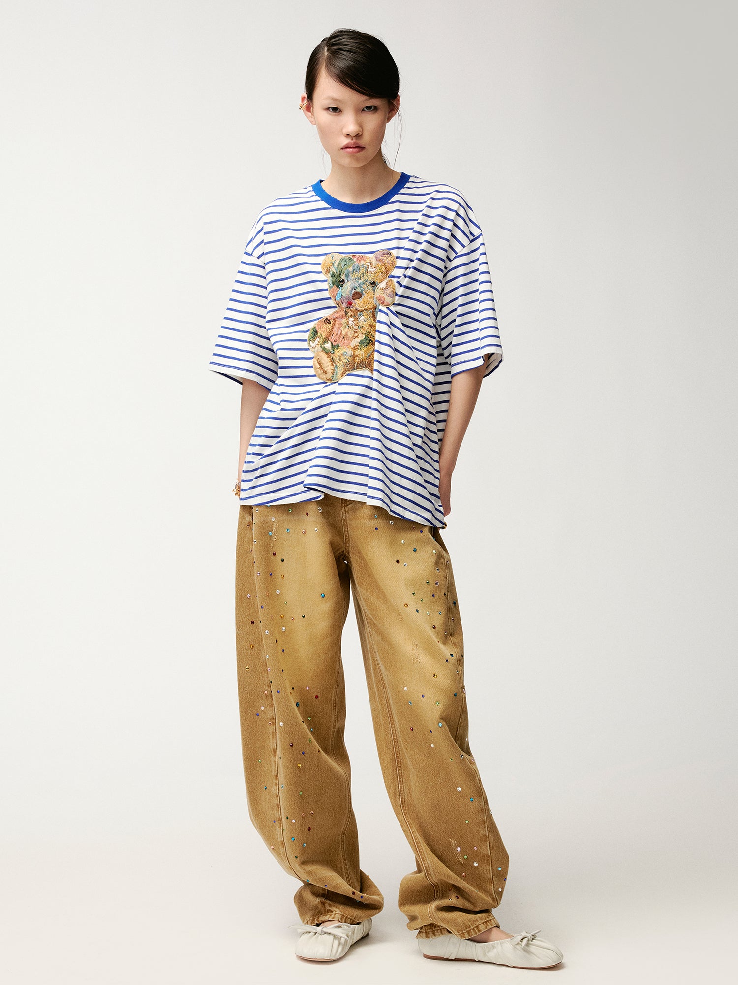 Sad bear appliqué embroidery pintuck T-Shirt