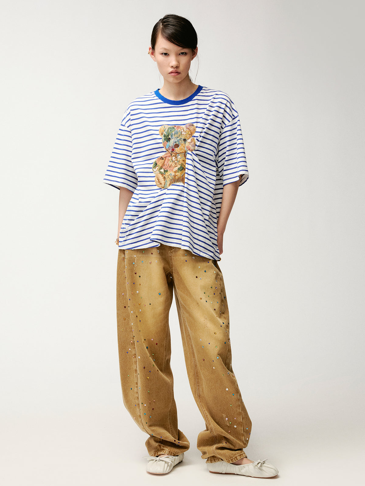Sad bear appliqué embroidery pintuck T-Shirt