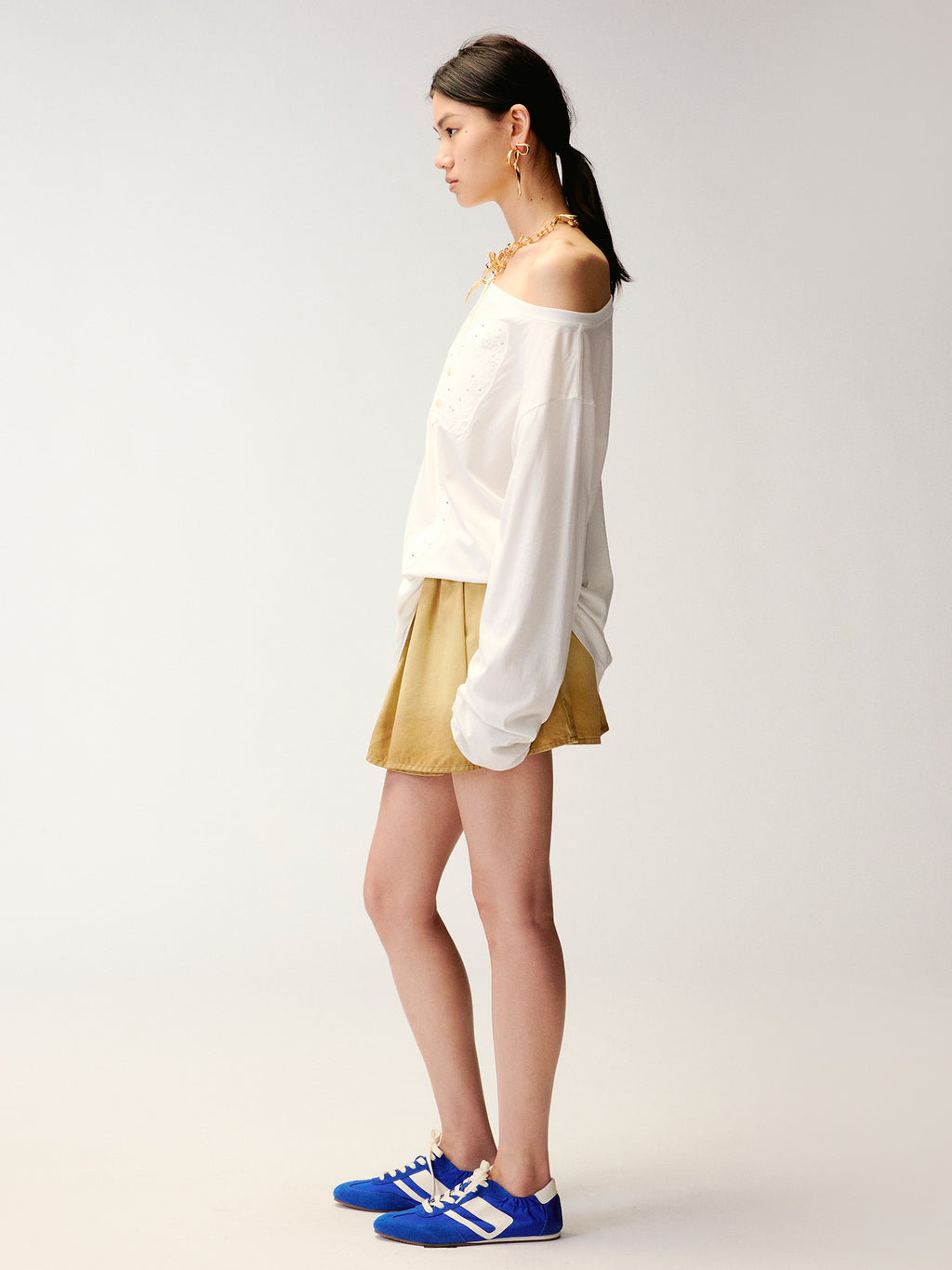 Henley collar bow rhinestone off-shoulder T-shirt