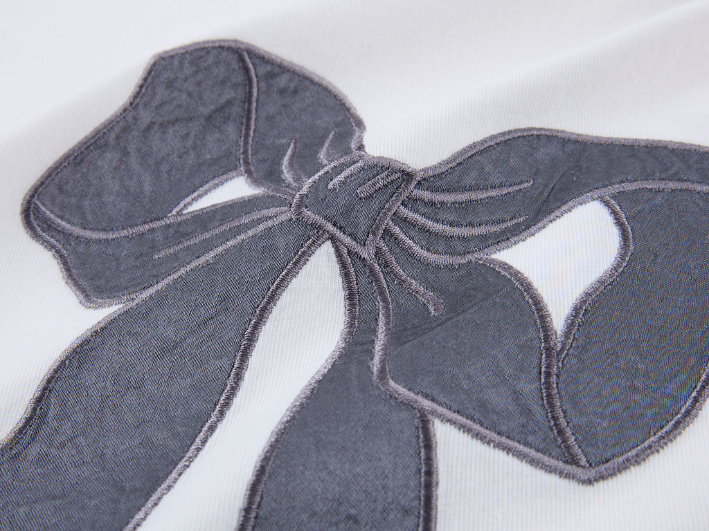 Bow appliqué embroidered T-shirt