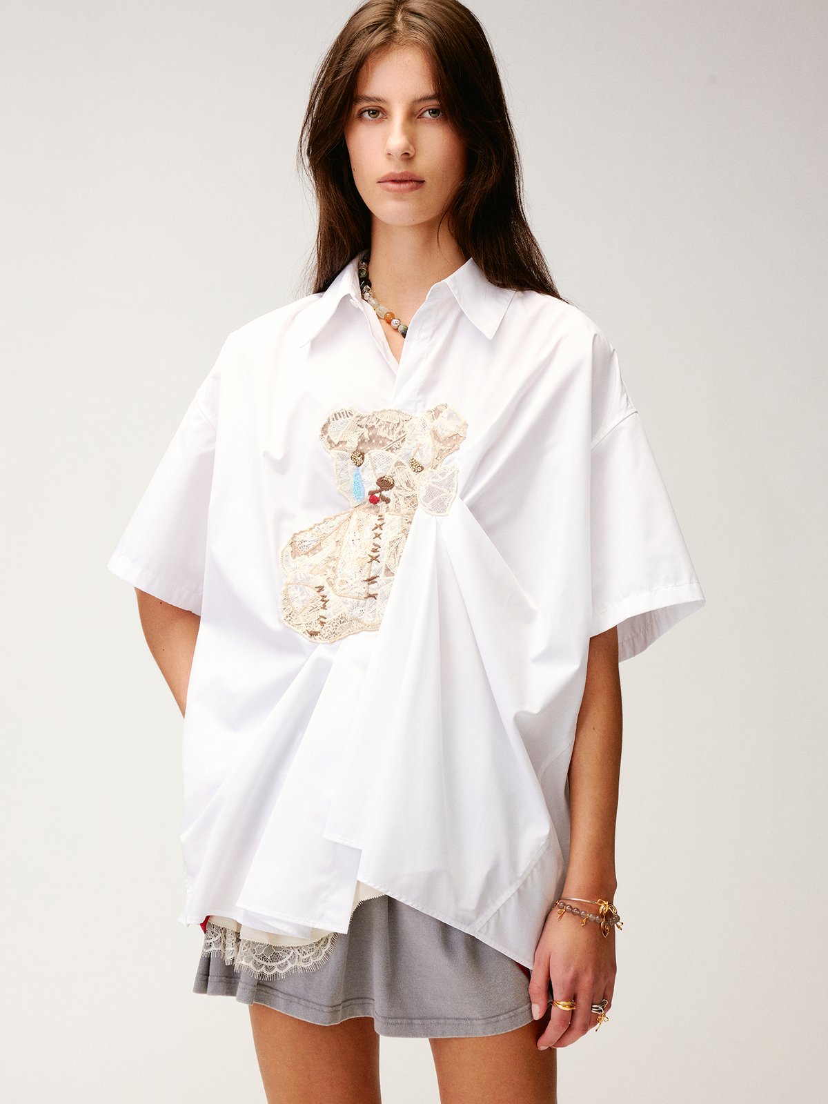 Lace appliqué pleated shirt