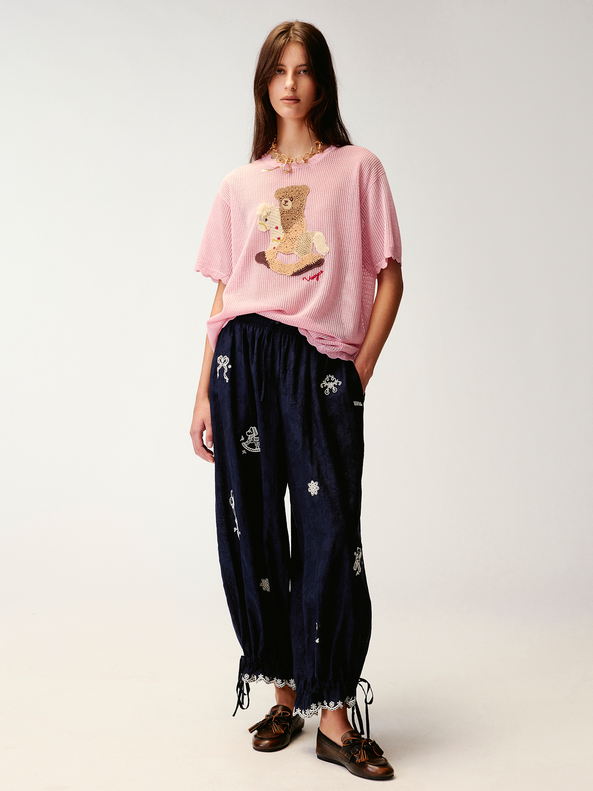 Openwork embroidered bear knit T-shirt