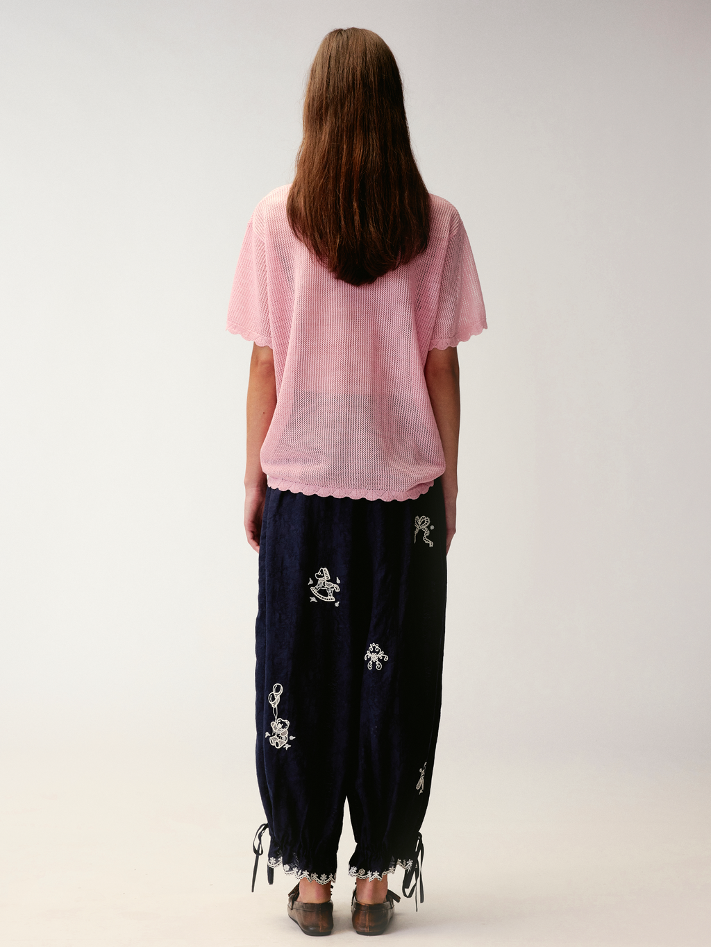 Openwork embroidered bear knit T-shirt