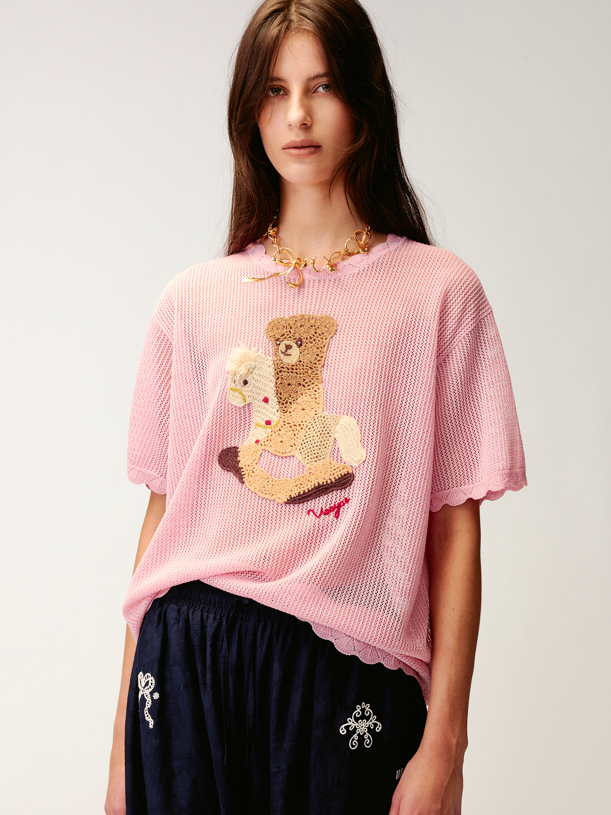 Openwork embroidered bear knit T-shirt
