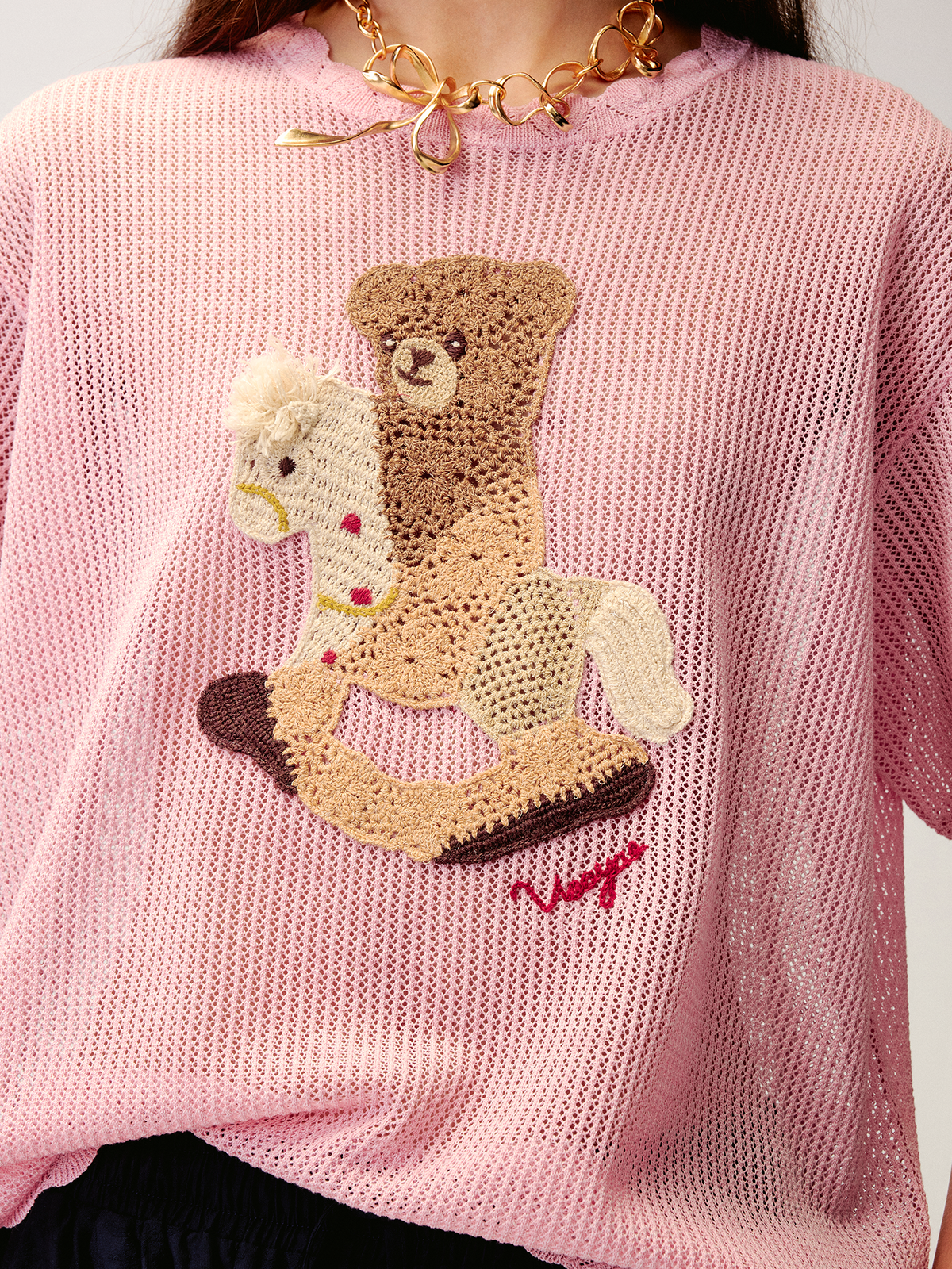 Openwork embroidered bear knit T-shirt