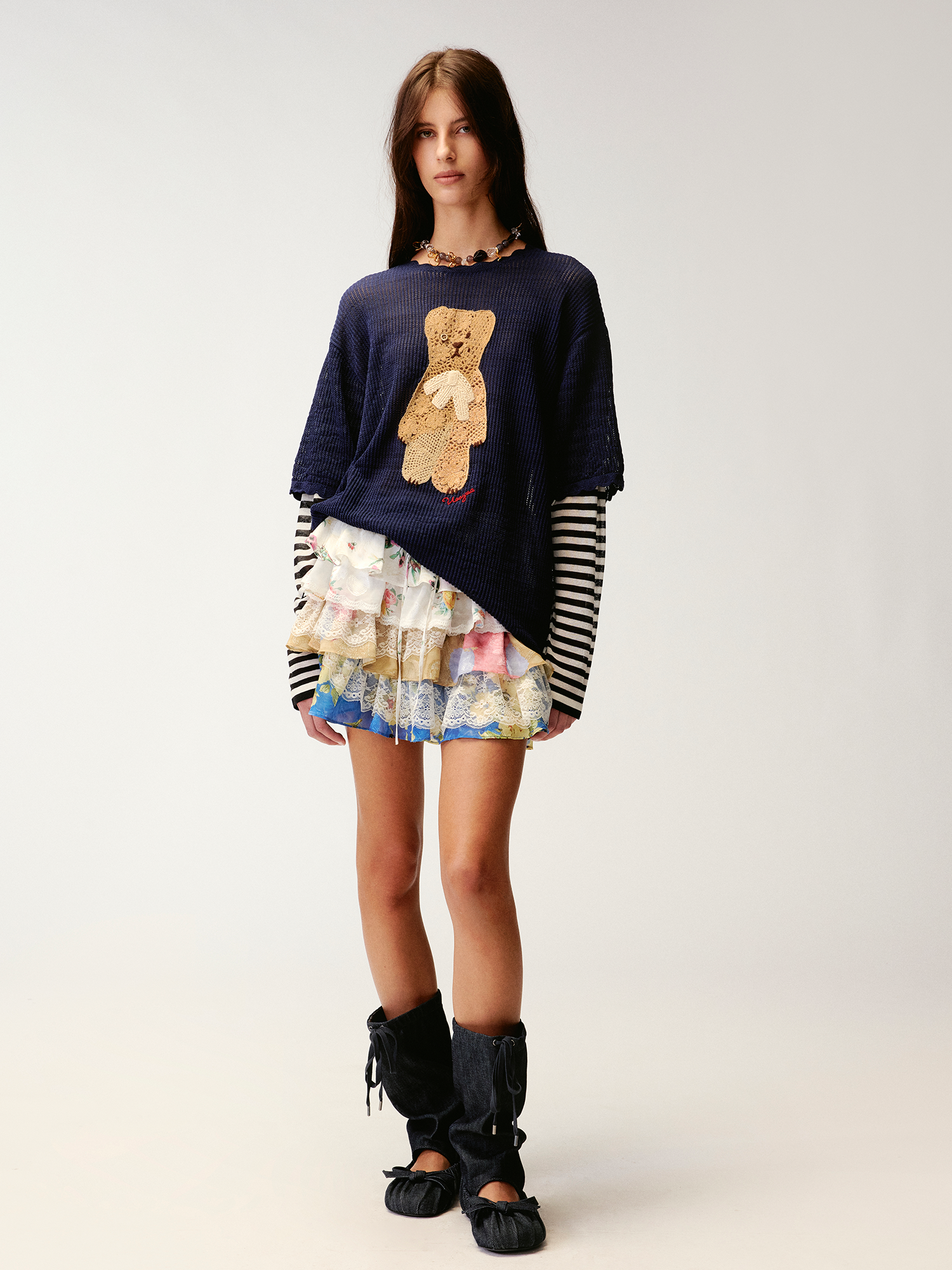 Openwork embroidered bear knit T-shirt