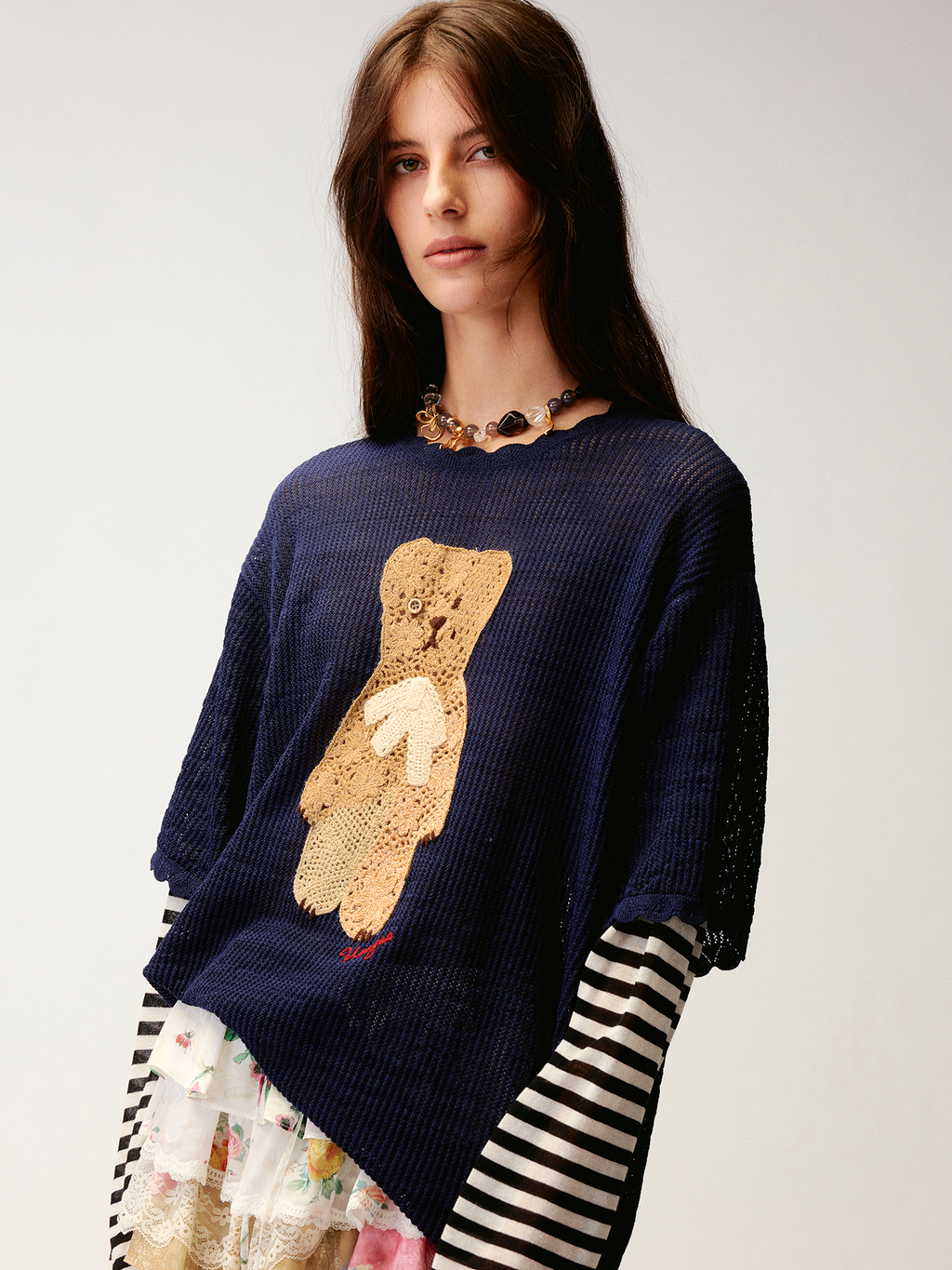 Openwork embroidered bear knit T-shirt