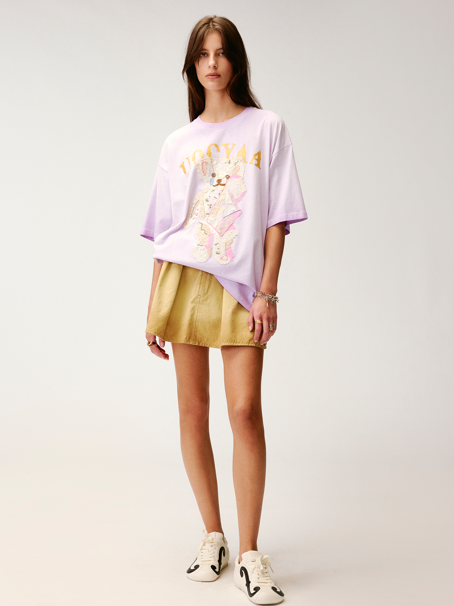 Lace appliqué embroidered T-shirt