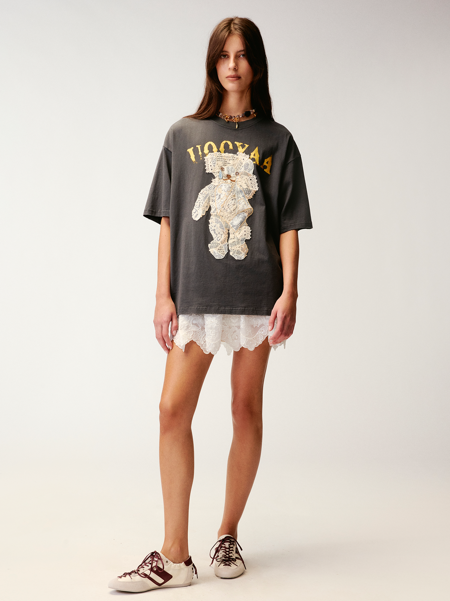 Lace appliqué embroidered T-shirt