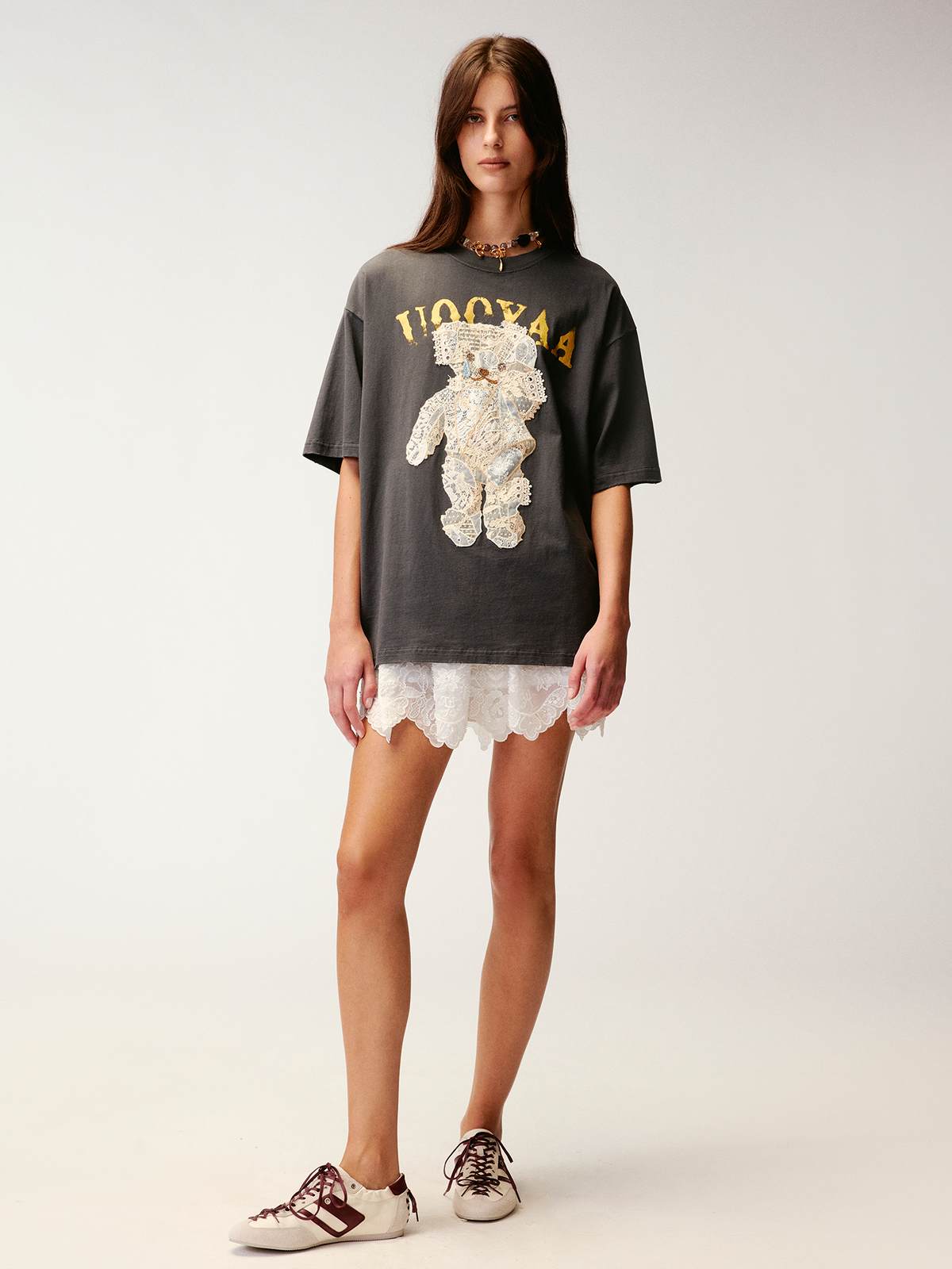 Lace appliqué embroidered T-shirt