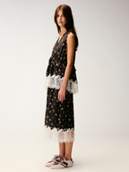 Insect motif lace trims spliced floral skirt