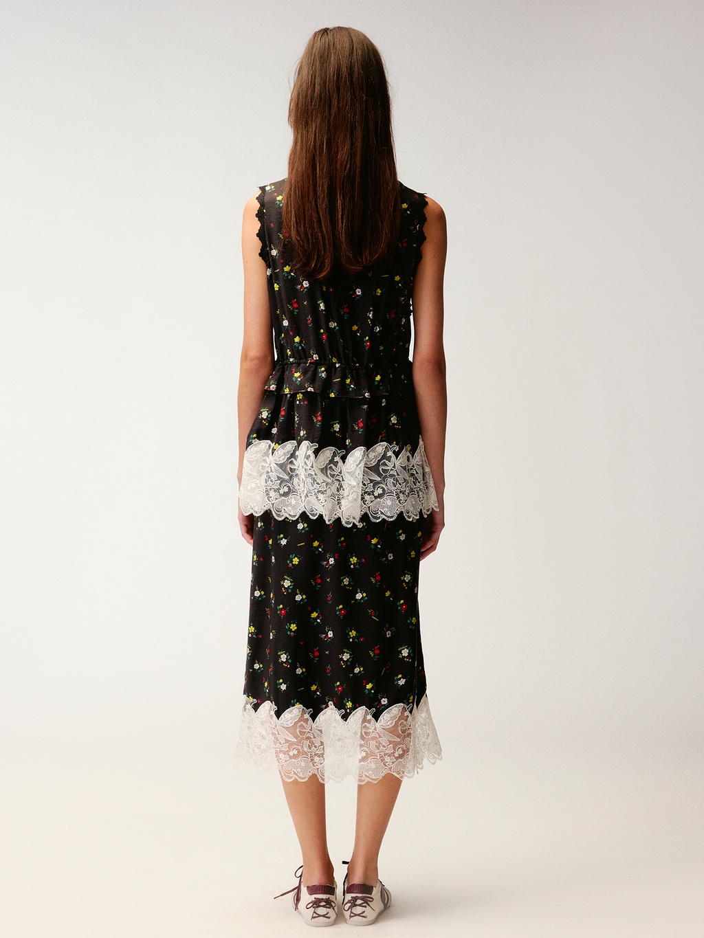 Insect motif lace trims spliced floral skirt