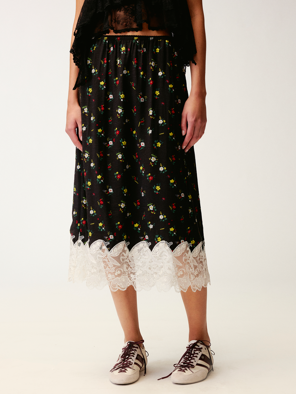 Insect motif lace trims spliced floral skirt