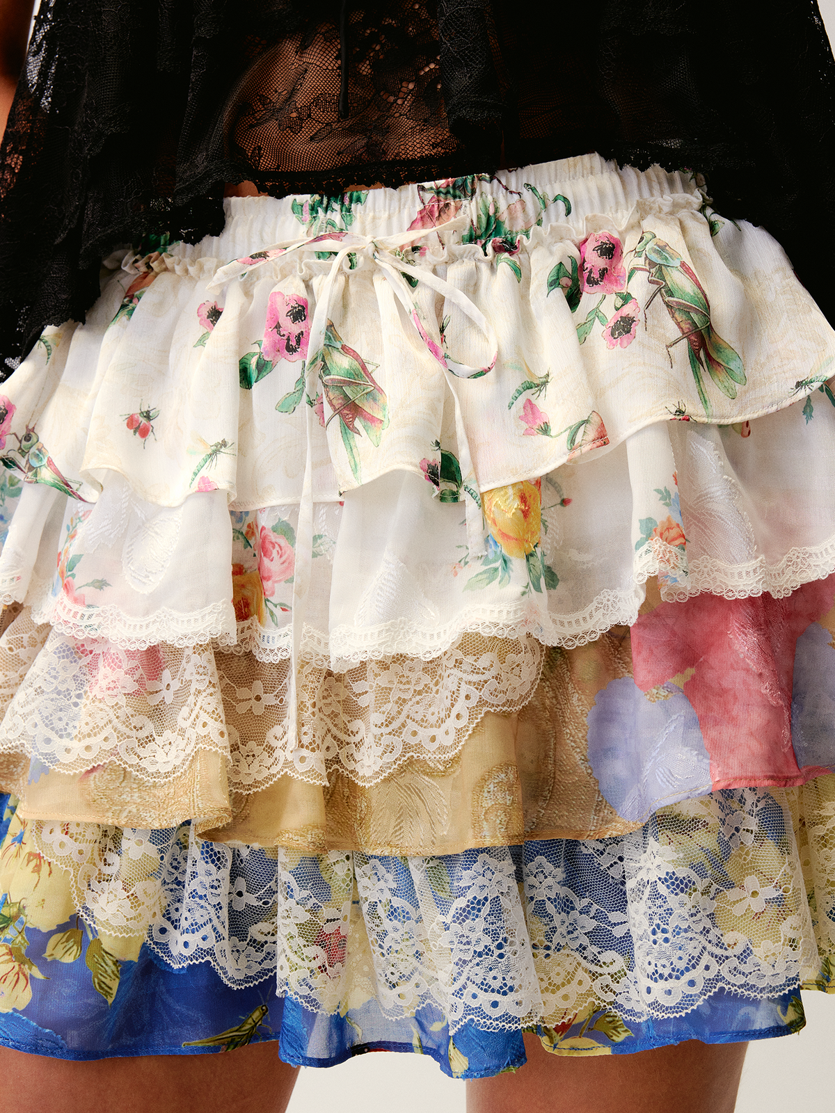 Floral print lace spliced tiered mini skirt