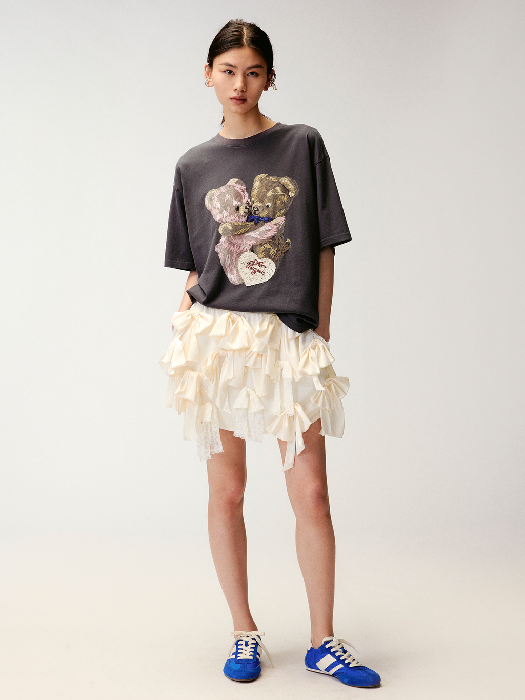 Embroidered teddy bear heart crewneck T-shirt