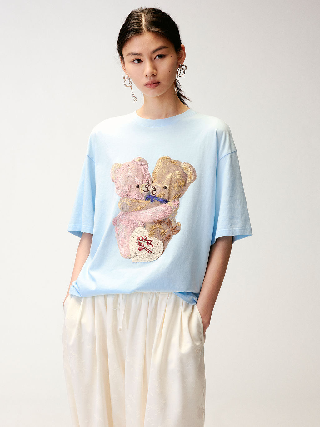 Embroidered teddy bear heart crewneck T-shirt