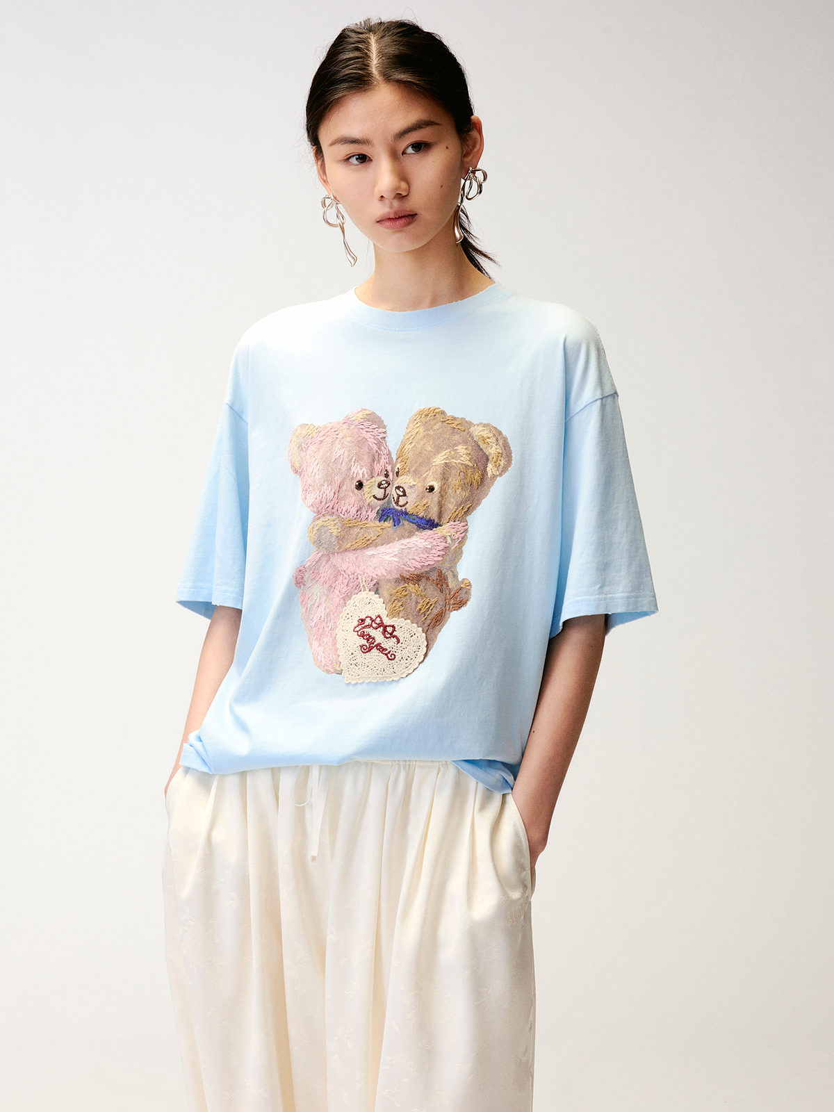 Embroidered teddy bear heart crewneck T-shirt
