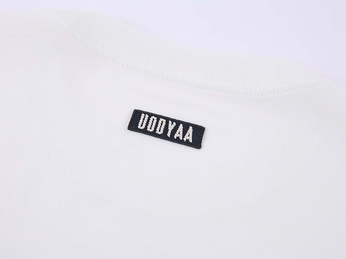 Embroidered hugging rabbit crewneck T-shirt