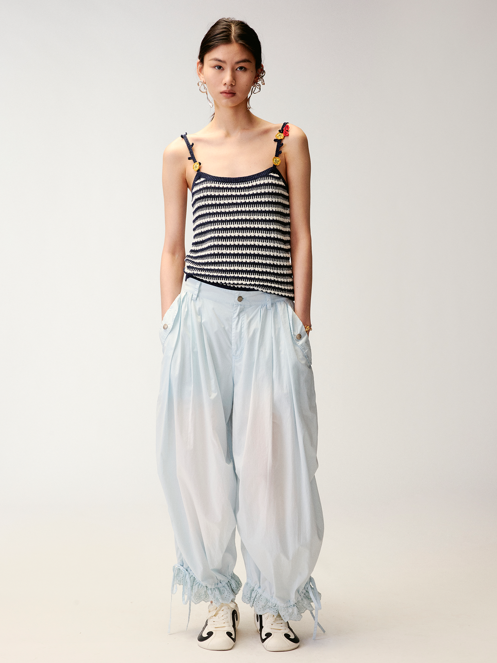 Cutout embroidered seven-point cargo pants
