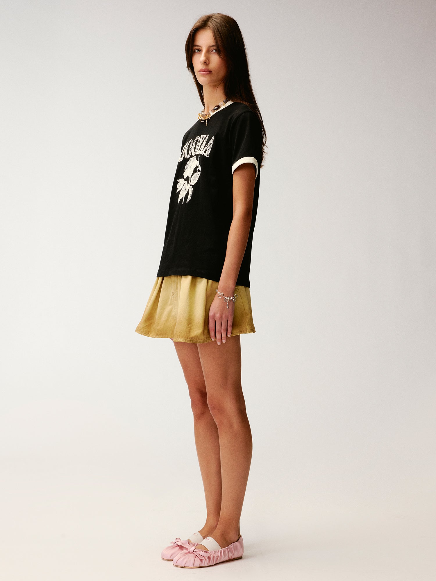 Rie（7/28-29発送） Lace insect and floral motif ringer T-shirt