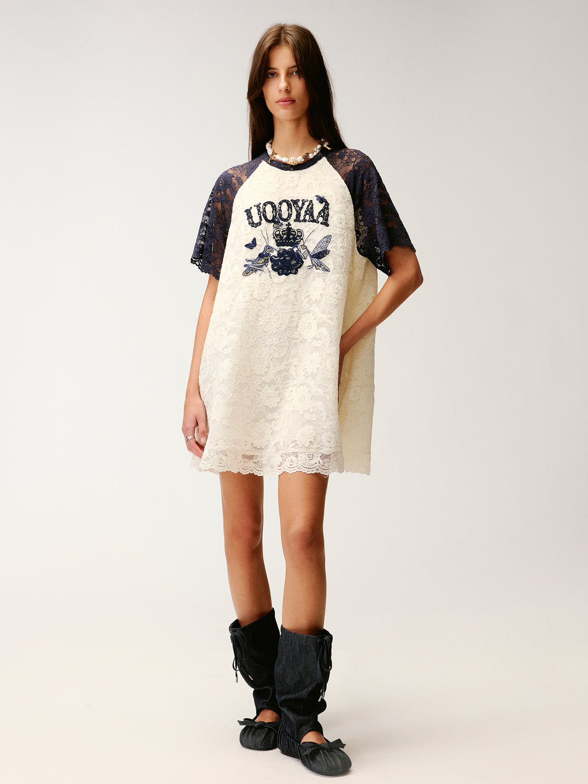 Insect and floral motif raglan sleeve lace dress