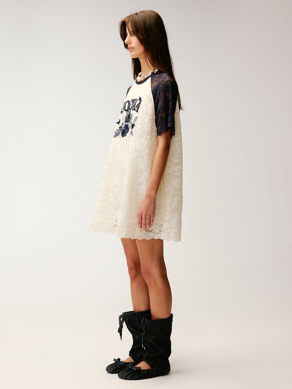 Insect and floral motif raglan sleeve lace dress