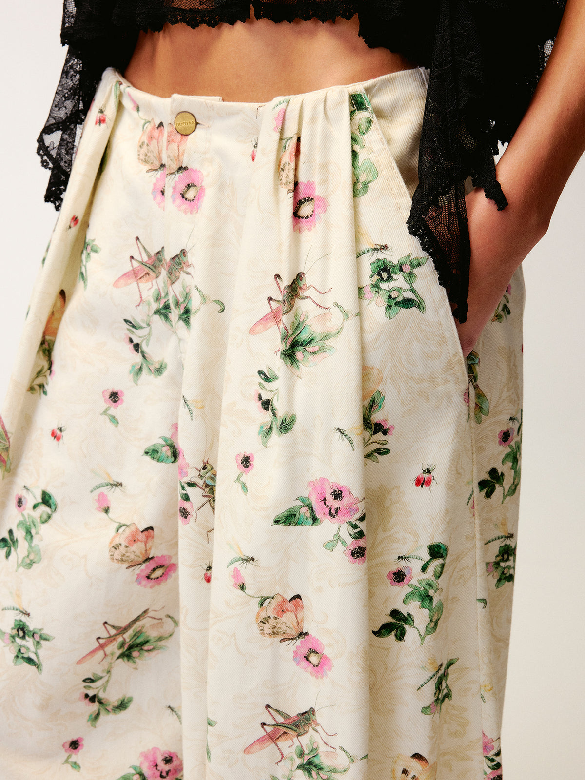 Insect and floral print curved pants