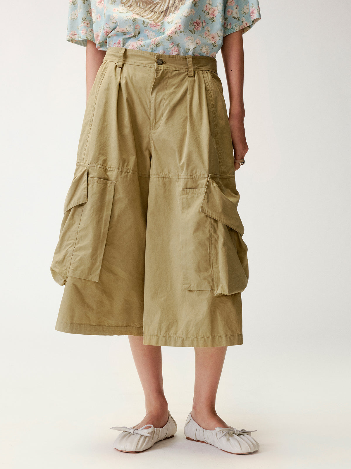 Multi-Pockets Knee-Length Cargo Shorts