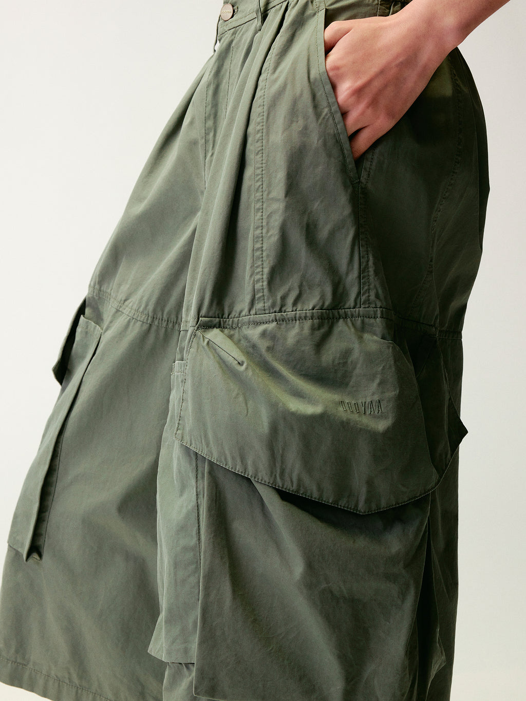 Multi-Pockets Knee-Length Cargo Shorts