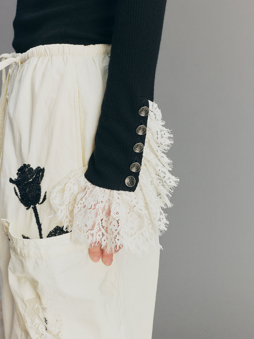 Classical Ornate Lace-Sleeve Knit Sweater