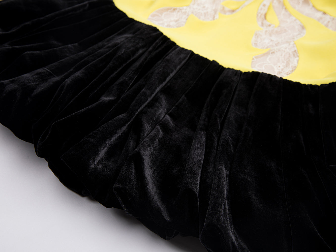 Lace bowknot spliced yellow dress