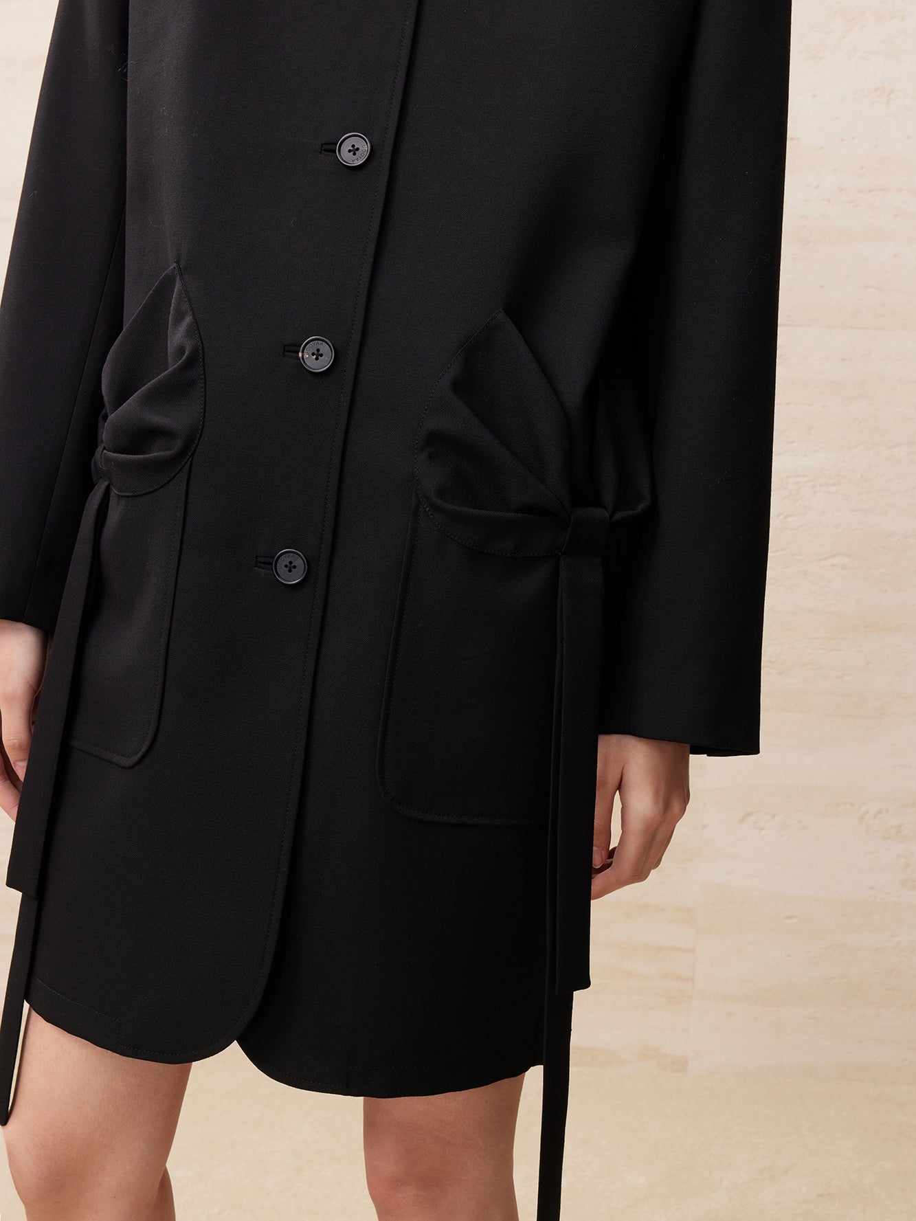 Black bowknot pocket coat