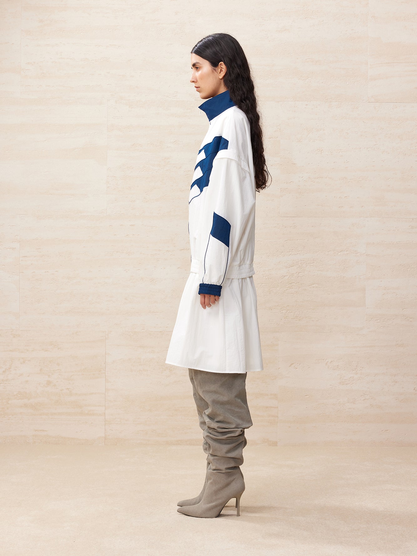 Detachable sleeves panelled dress