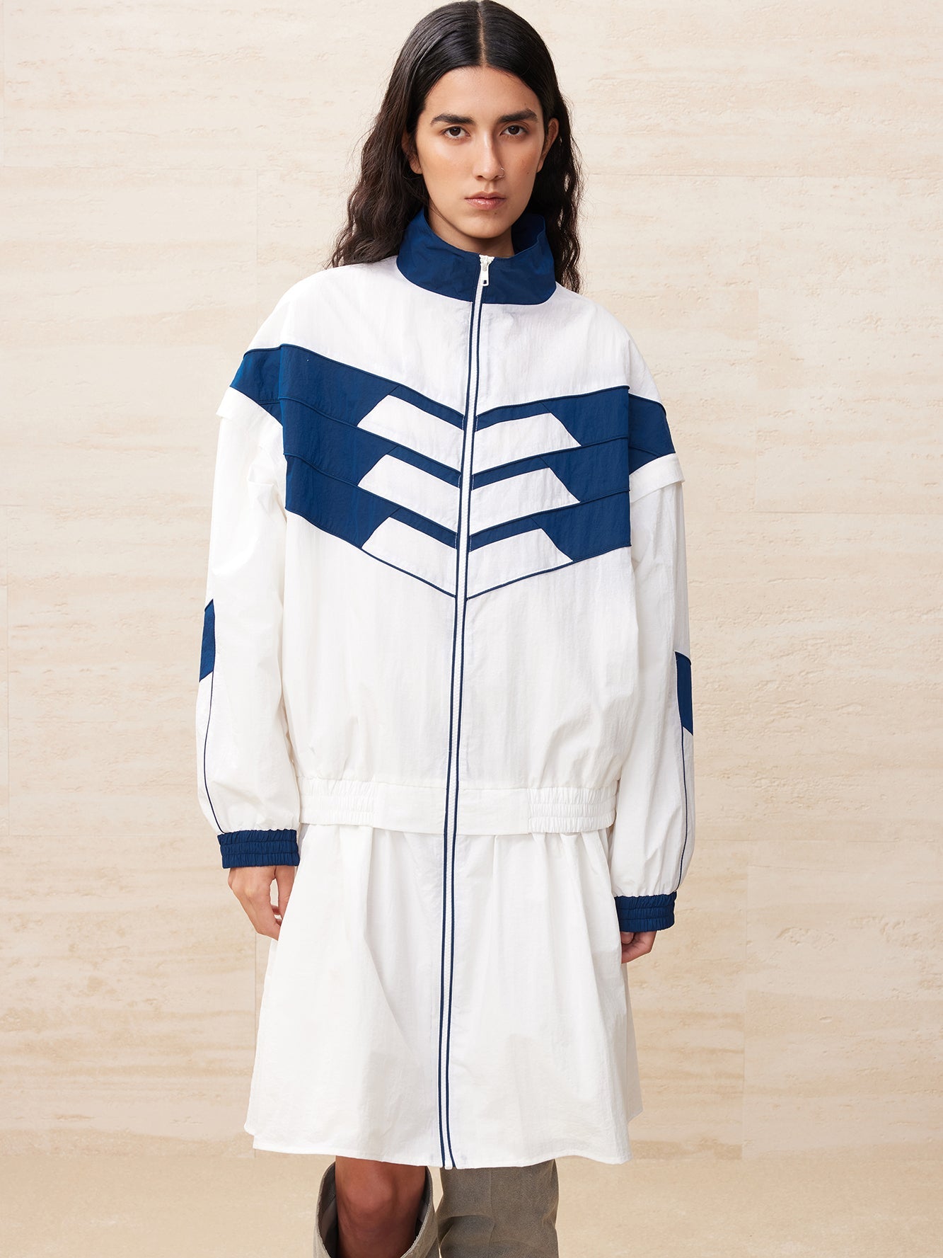 Detachable sleeves panelled dress