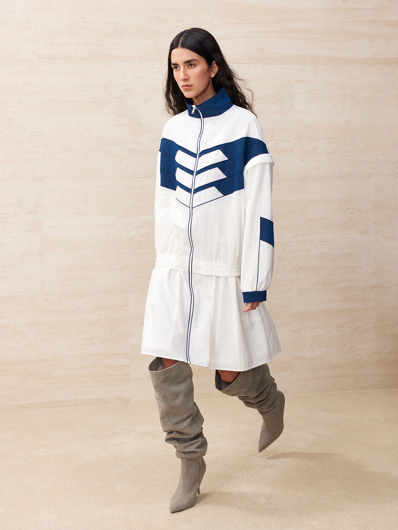 Detachable sleeves panelled dress