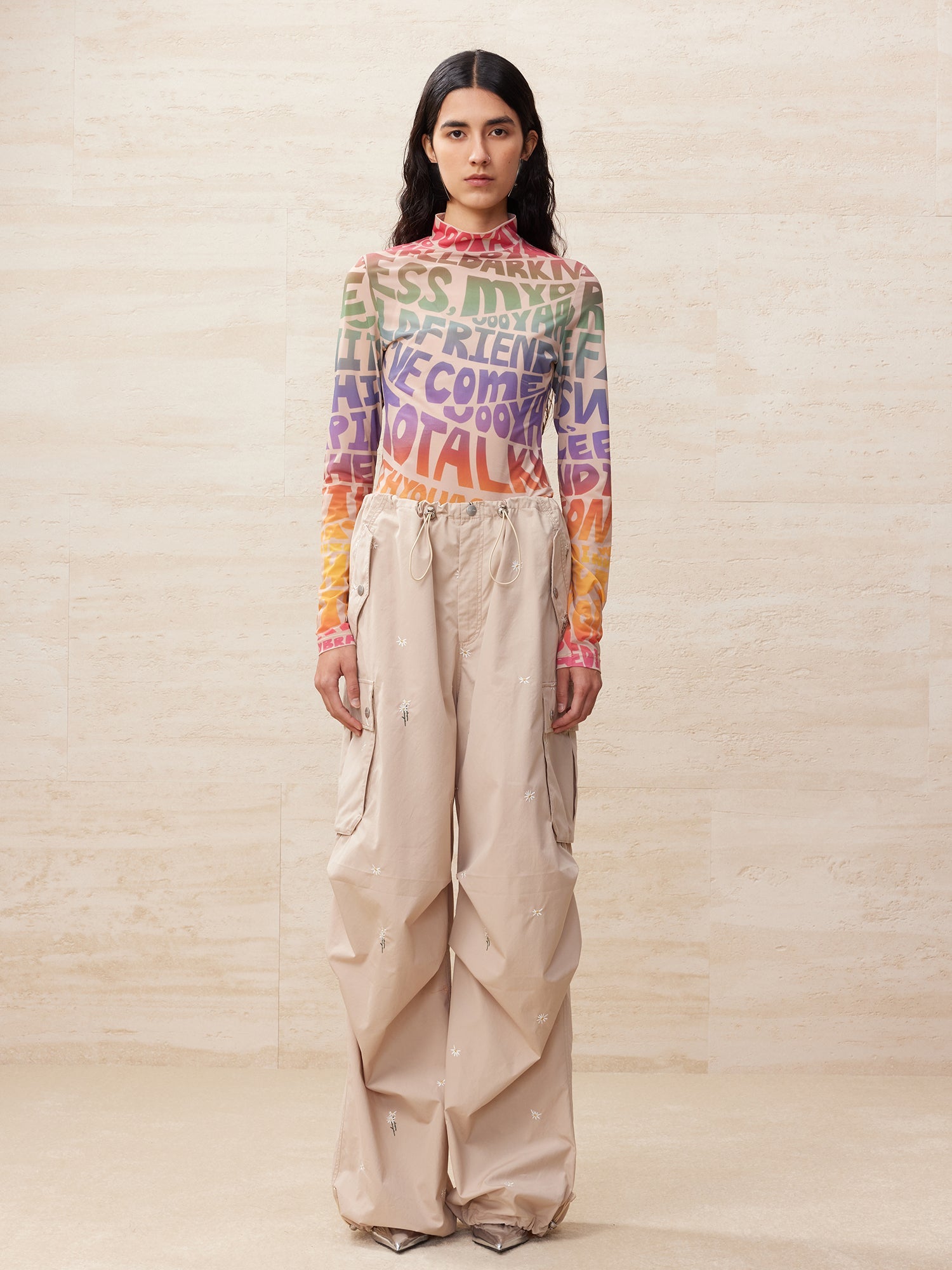 Letter graphic turtle neck long sleeved shirt