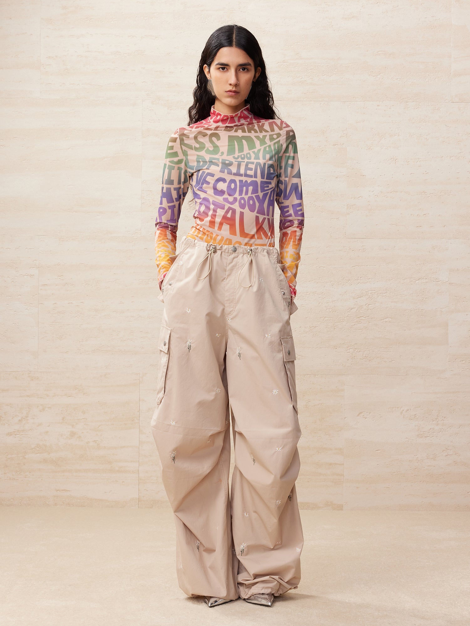 Letter graphic turtle neck long sleeved shirt