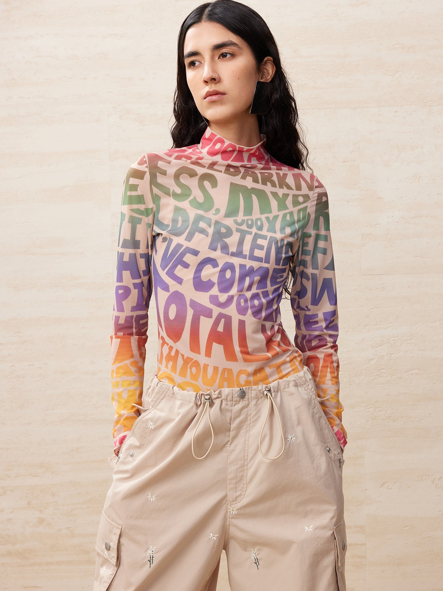 Letter graphic turtle neck long sleeved shirt