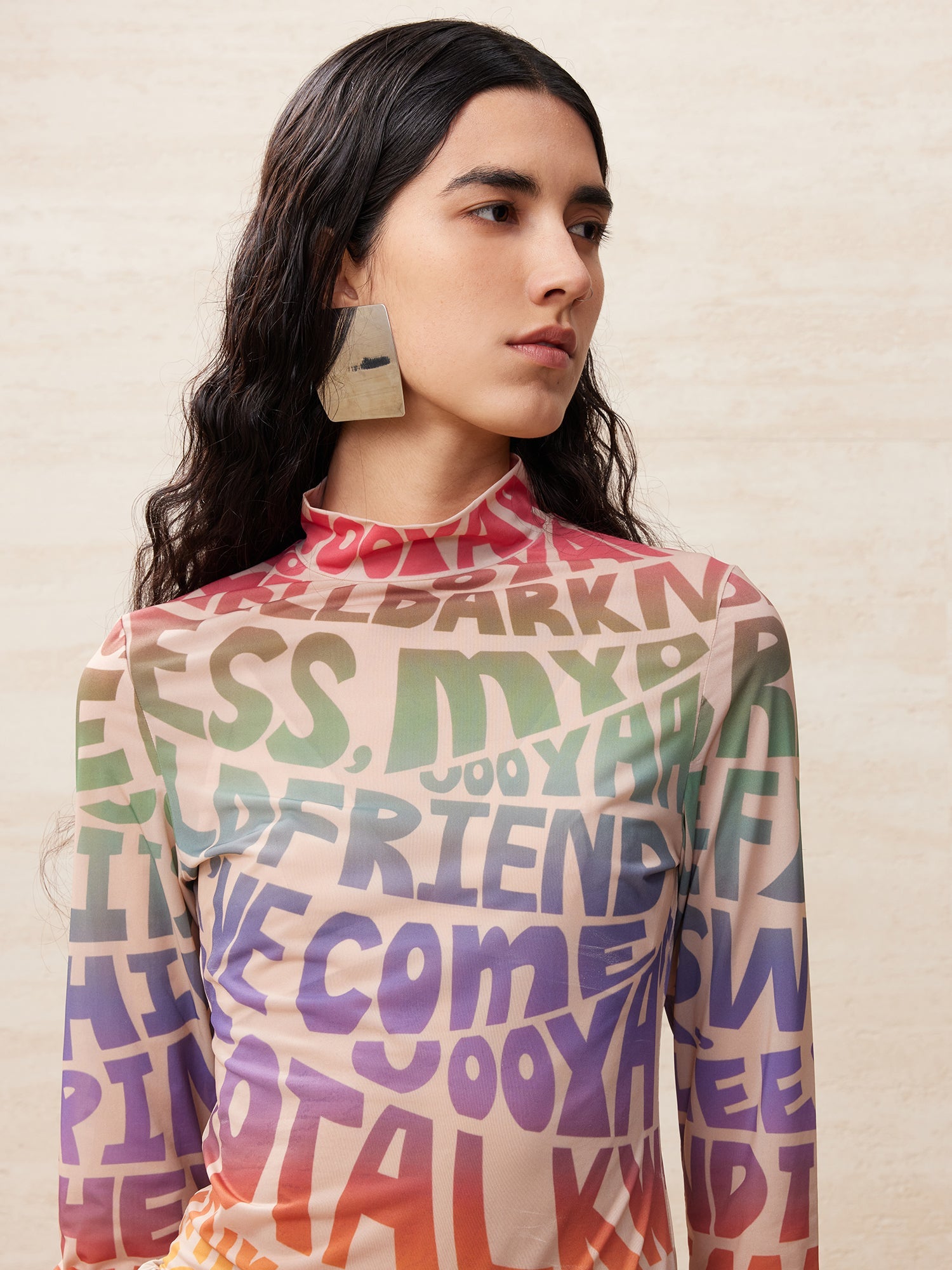 Letter graphic turtle neck long sleeved shirt